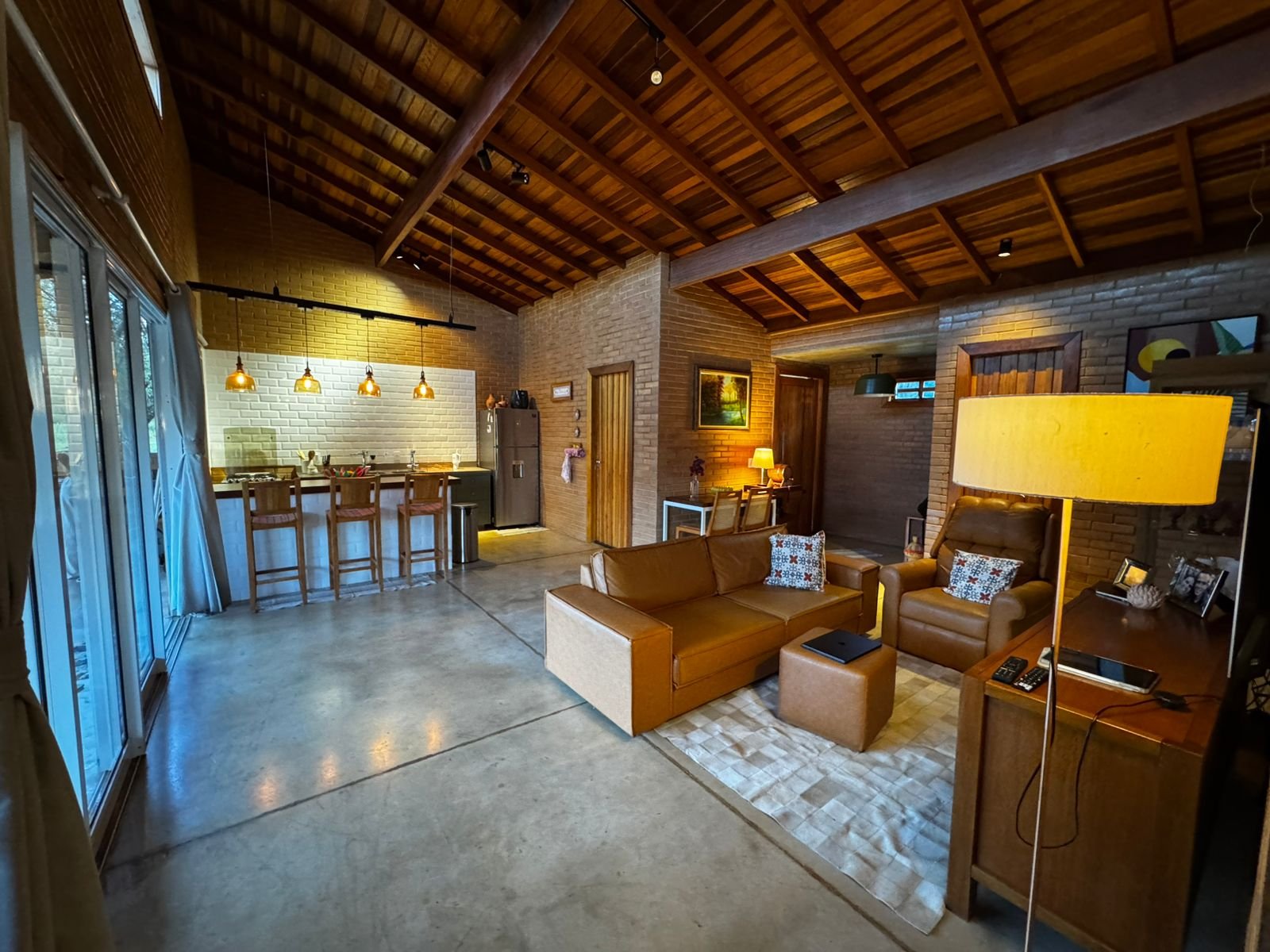 Magnífico Sítio 23.000m² em Pirenópolis - 2 Casas, Córrego e Infraestrutura Completa