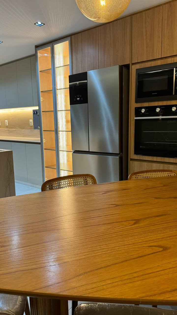 Casa de Luxo Mobiliada com Projeto Assinado - Condomínio Parque Ville Jacarandá