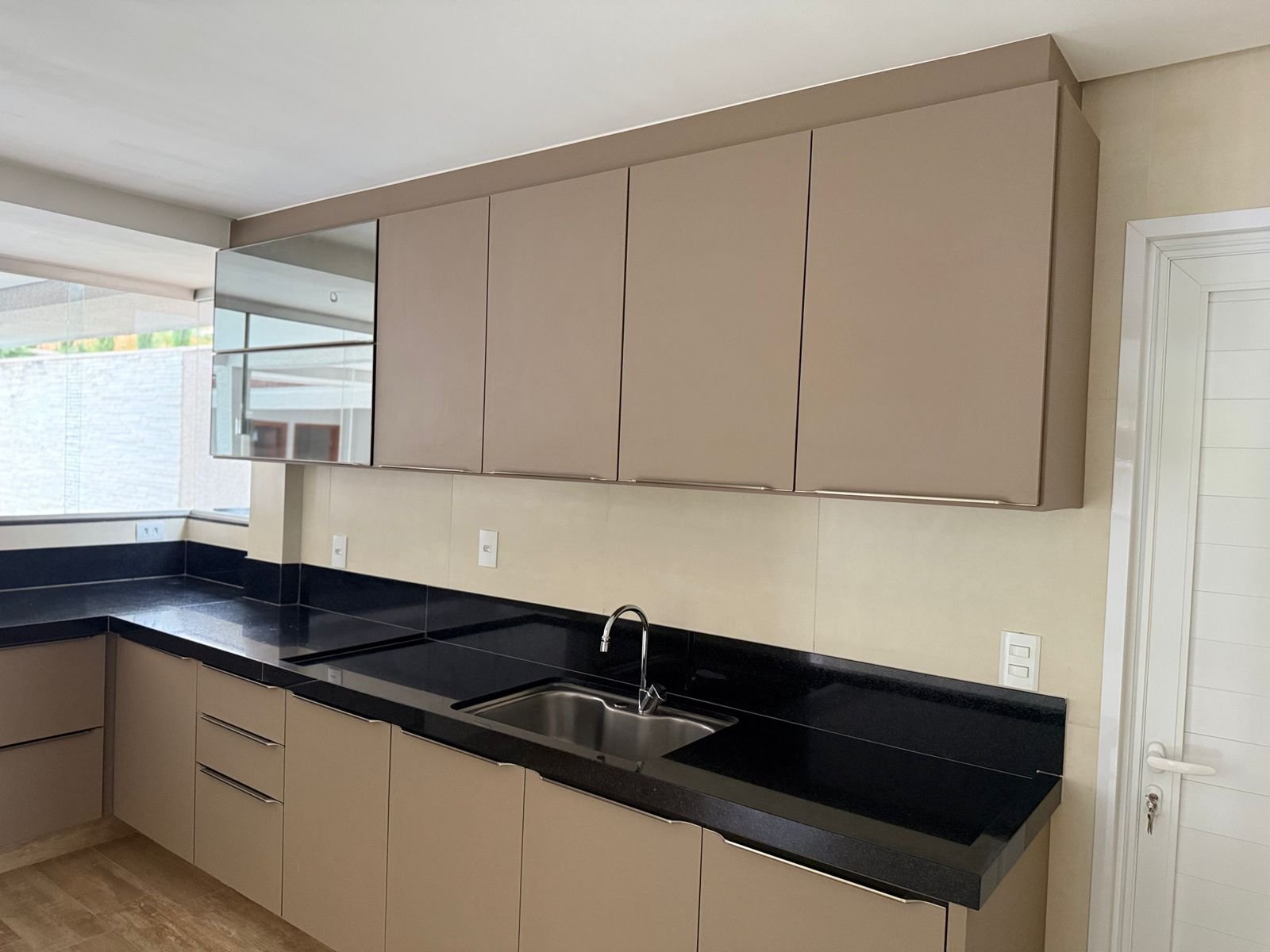 Sobrado de Luxo no Portal do Sol I - 4 Suítes com Piscina