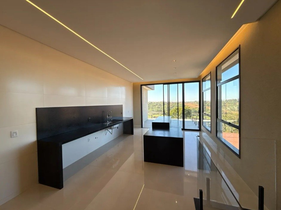 Casa Subtérrea Moderna no Jardins Nápoles - Vista Privilegiada para Área Verde