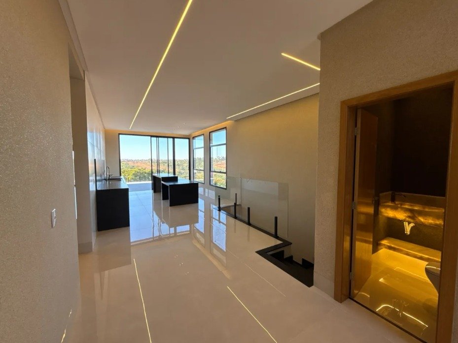 Casa Subtérrea Moderna no Jardins Nápoles - Vista Privilegiada para Área Verde