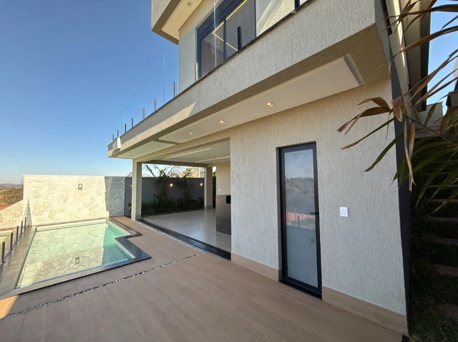 Casa Subtérrea Moderna no Jardins Nápoles - Vista Privilegiada para Área Verde