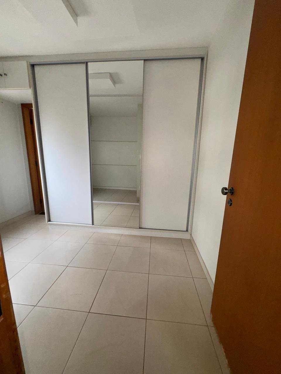 Apartamento Amplo 3 Quartos com Suíte no Setor Oeste - Nascente no 11º Andar