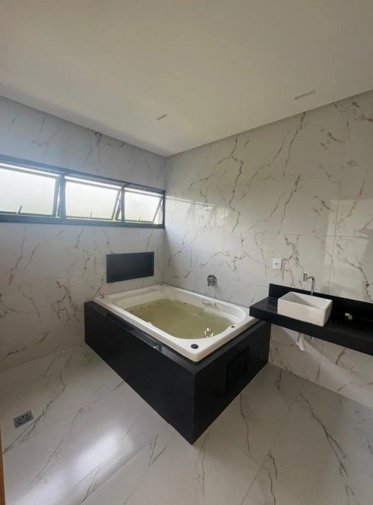 Sobrado Alto Padrão com 4 Suítes e Piscina - Jardins Nápoles