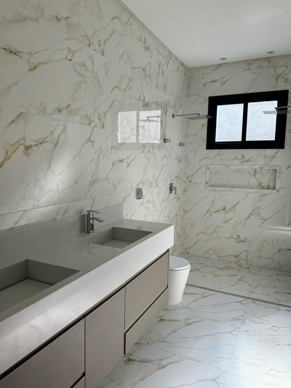 Casa Térrea de Luxo - Portal do Sol Garden Golf - Projeto Arquiteto Renomado