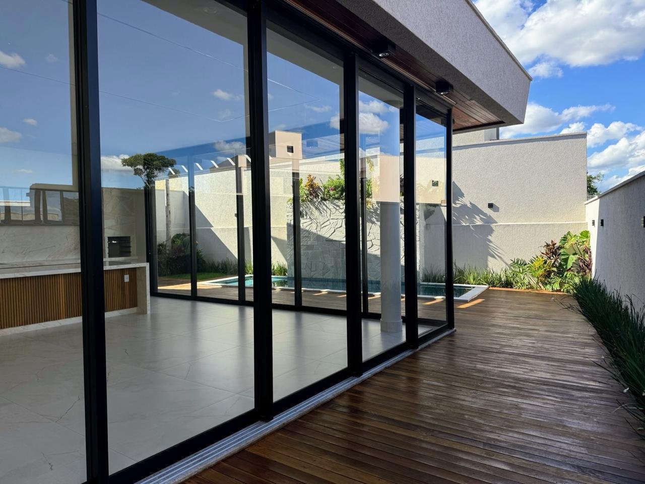 Casa Térrea de Luxo - Portal do Sol Garden Golf - Projeto Arquiteto Renomado