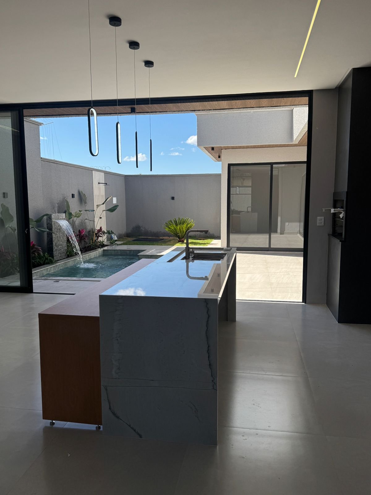 Casa Moderna de Alto Padrão com Piscina e 3 Suítes - Projeto Exclusivo