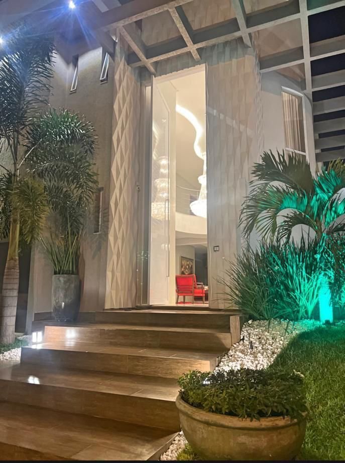 Sobrado de Alto Padrão com 5 Suítes - Jardins Lisboa