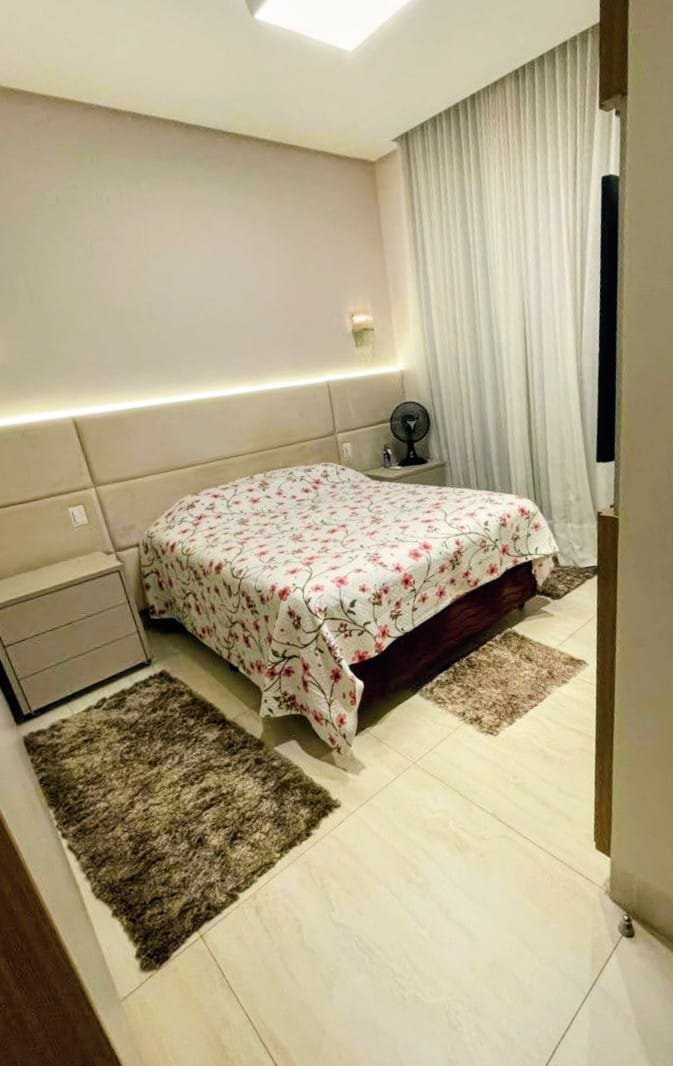 Sobrado Exclusivo 3 Suítes com Piscina, SPA e Energia Solar - 510m² de Terreno