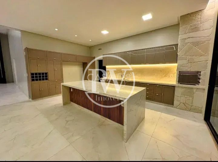 Casa Térrea de Alto Padrão, 290m², 3 Suítes, Piscina com Hidro Projeto Assinado