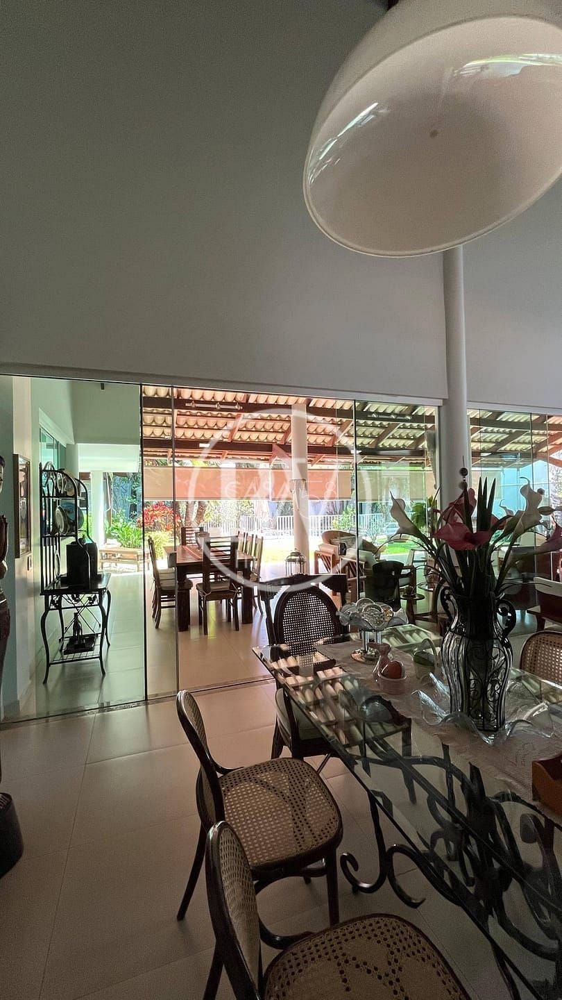 Sobrado de alto padrão à venda em Goiânia – 343m², 4 suítes com closet