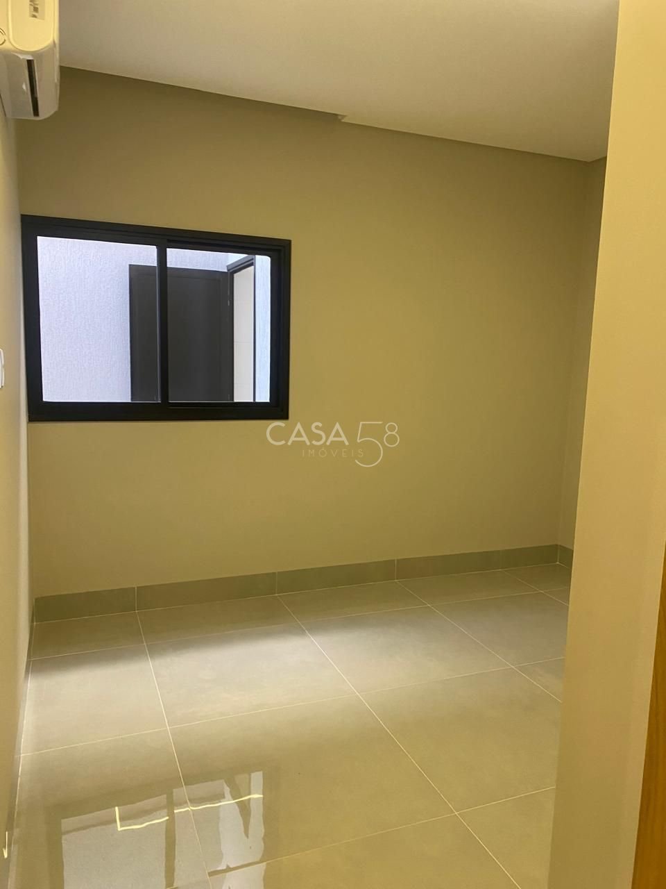 Casa de Alto Padrão com 3 Suítes e Piscina no Setor Faiçalville – 228 m