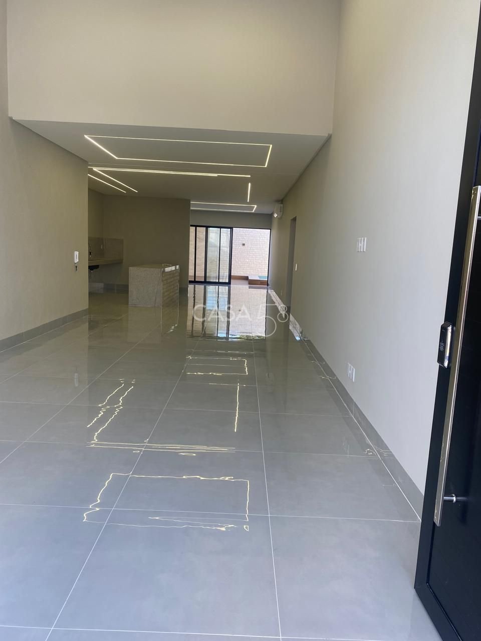 Casa de Alto Padrão com 3 Suítes e Piscina no Setor Faiçalville – 228 m