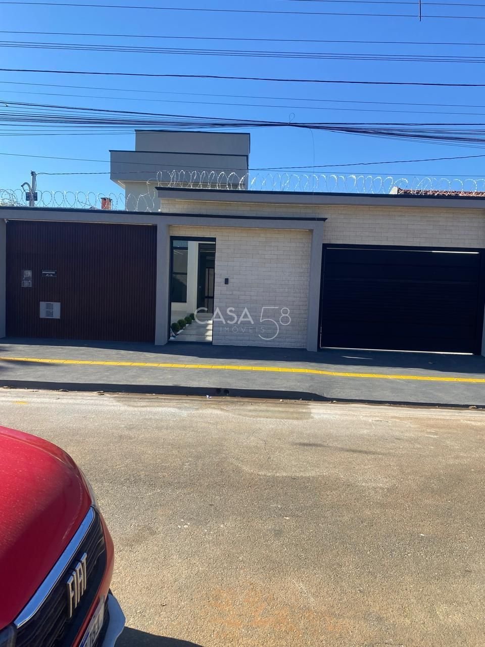 Casa de Alto Padrão com 3 Suítes e Piscina no Setor Faiçalville – 228 m