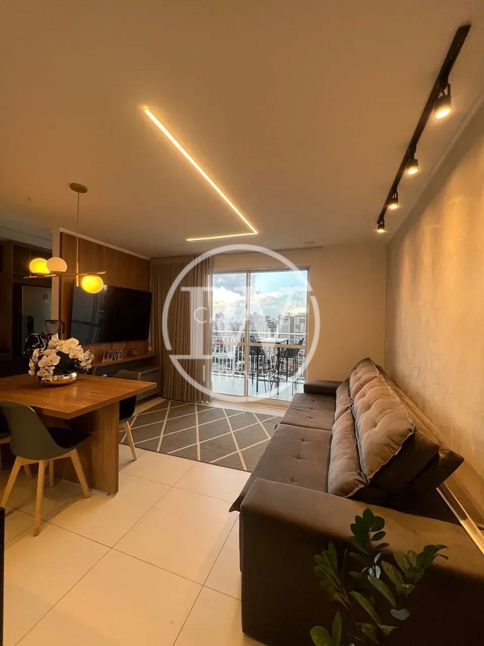 Apartamento duplex à venda vista para o Vaca Brava, Setor Bueno, Goiânia.