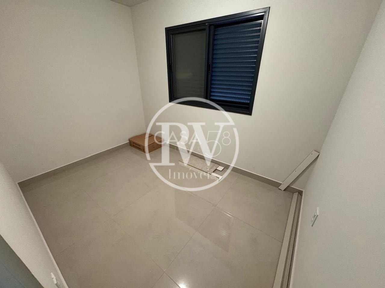 Apartamento à venda no Setor Bueno – 3 suítes, 87m², varanda estendida, 2 vagas