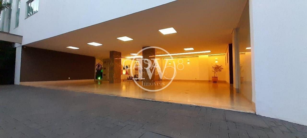 Mansão Exclusiva de Alto Padrão no Condomínio do Lago | 830m² | 5 Suítes