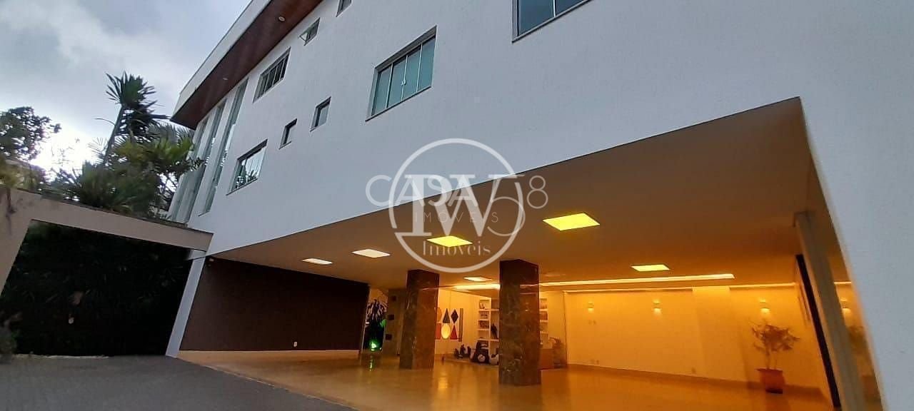 Mansão Exclusiva de Alto Padrão no Condomínio do Lago | 830m² | 5 Suítes
