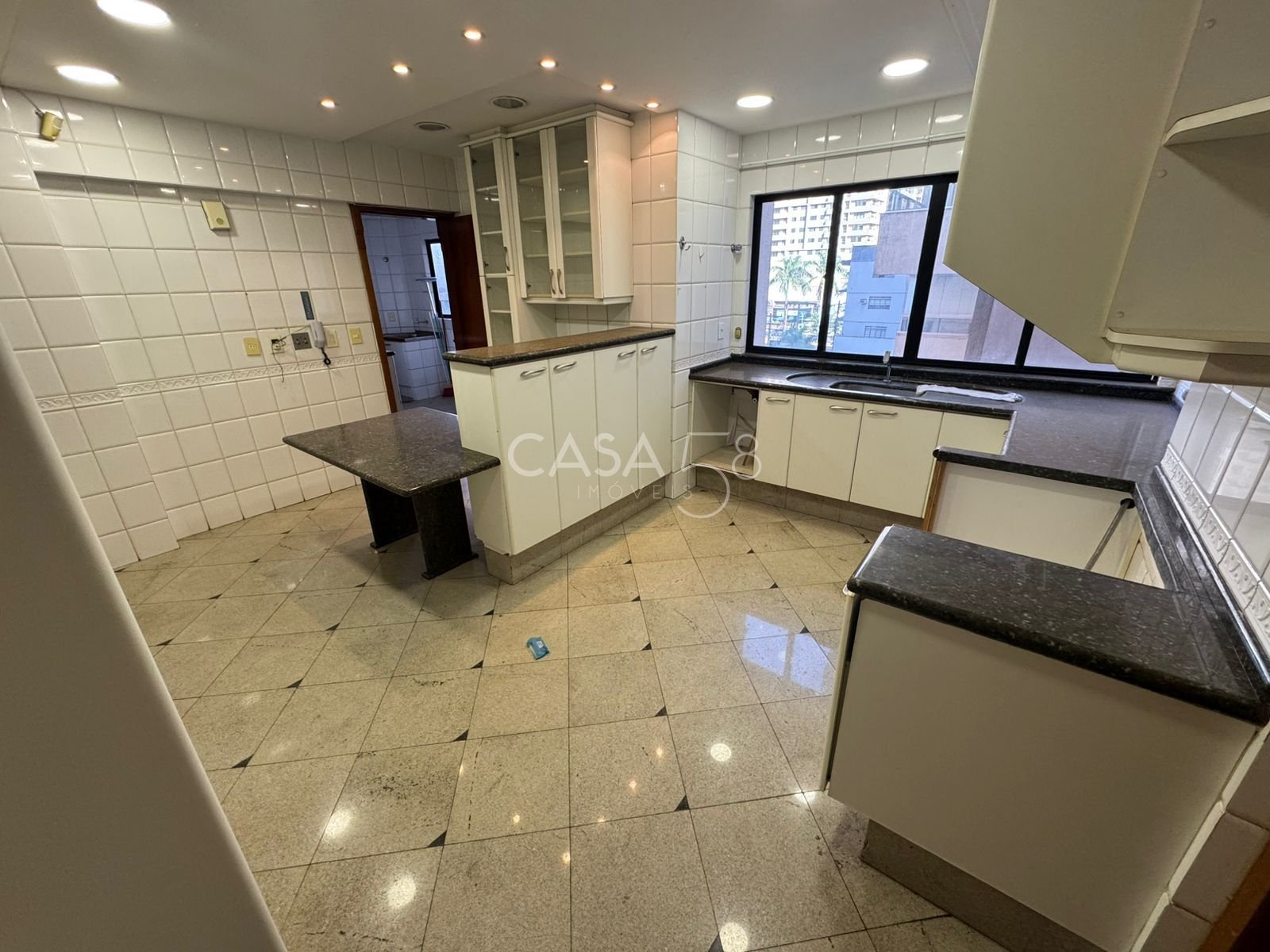 Apartamento à venda no Edifício Mares do Sul – 4 suítes, 182m², 3 vagas