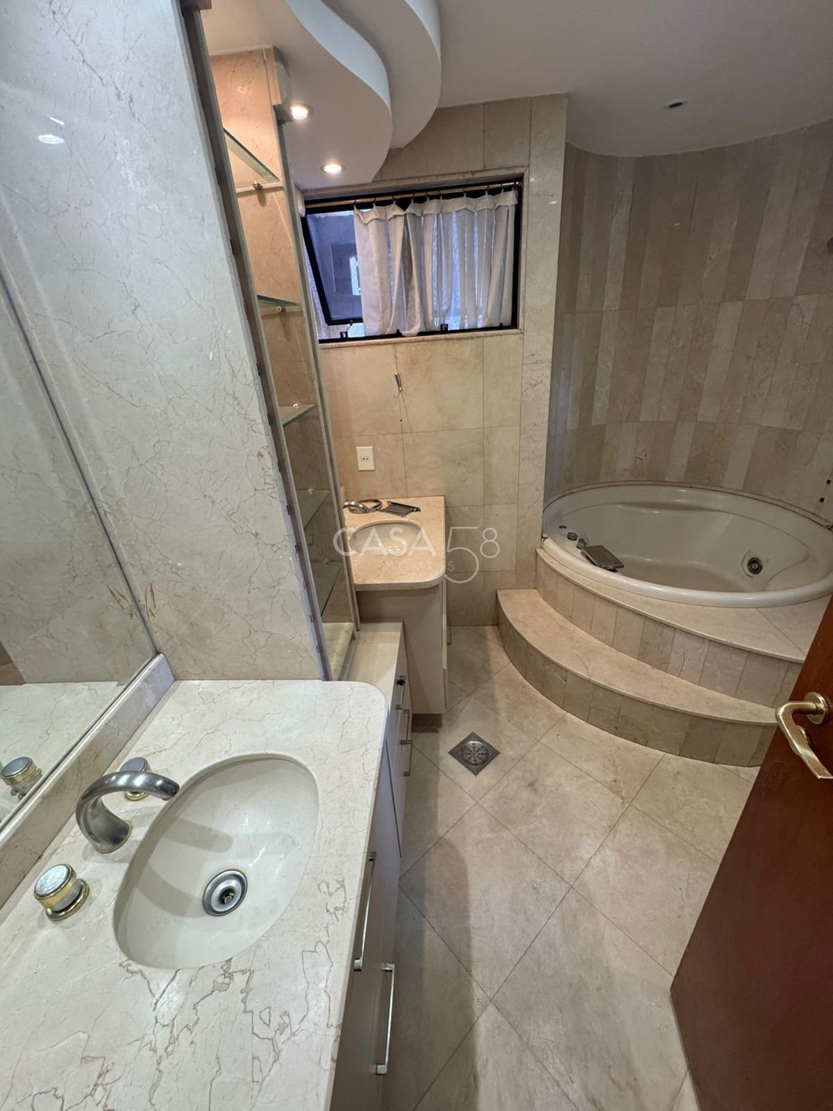 Apartamento à venda no Edifício Mares do Sul – 4 suítes, 182m², 3 vagas