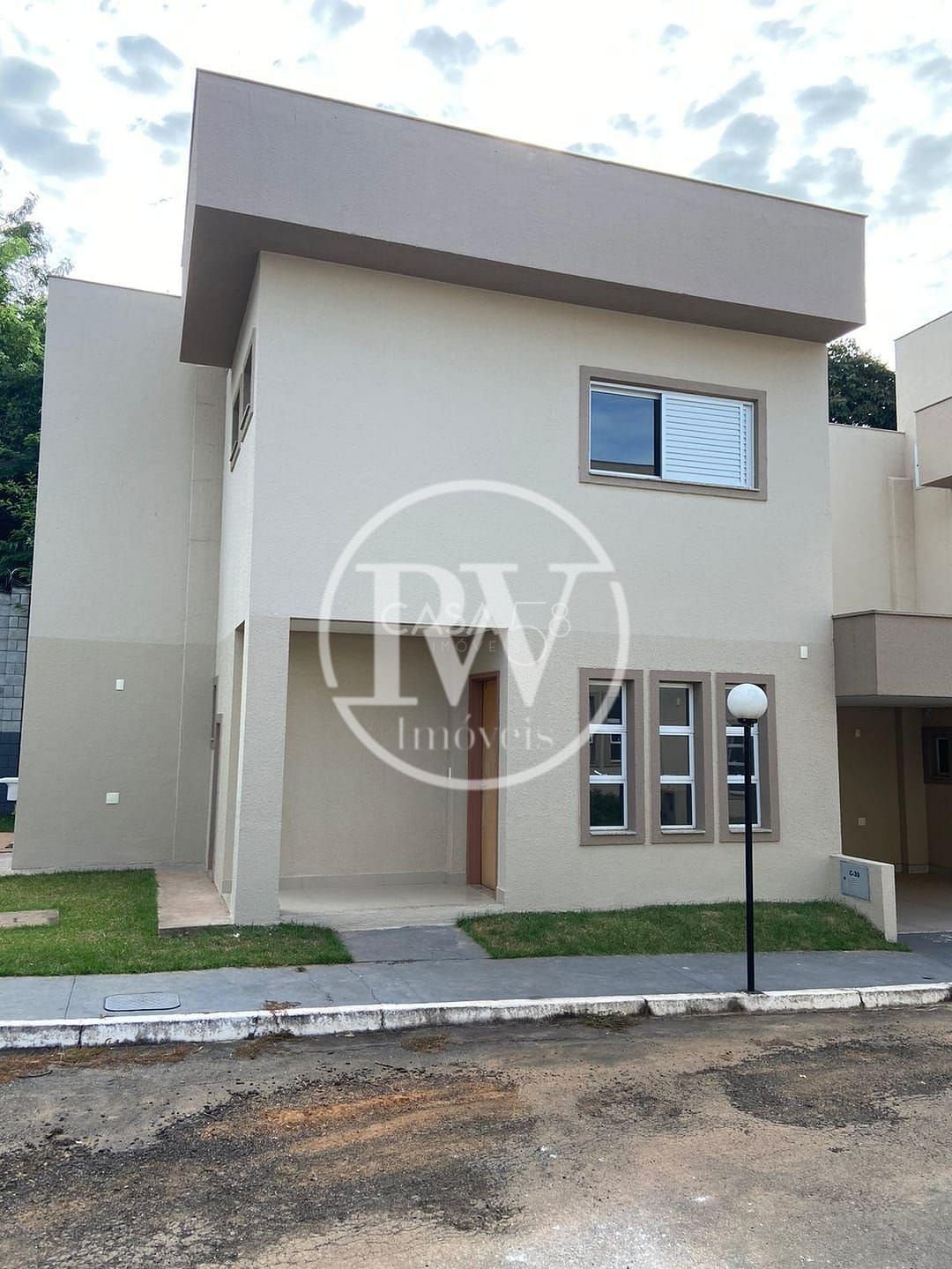 Sobrado no Condomínio Jardins de Lucca – 3 Suítes – 100m² – Lazer Completo