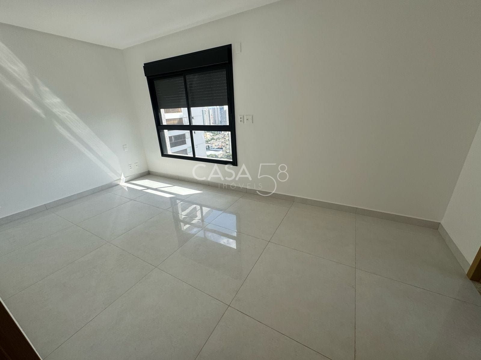 Apartamento de Alto Padrão no Cristal Tower – Setor Bueno, 202 m² | 4 Suítes