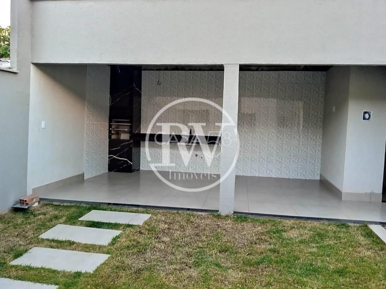 Casa Ampla com Sala Comercial – 3 Quartos + Espaço para Negócio – 170m²