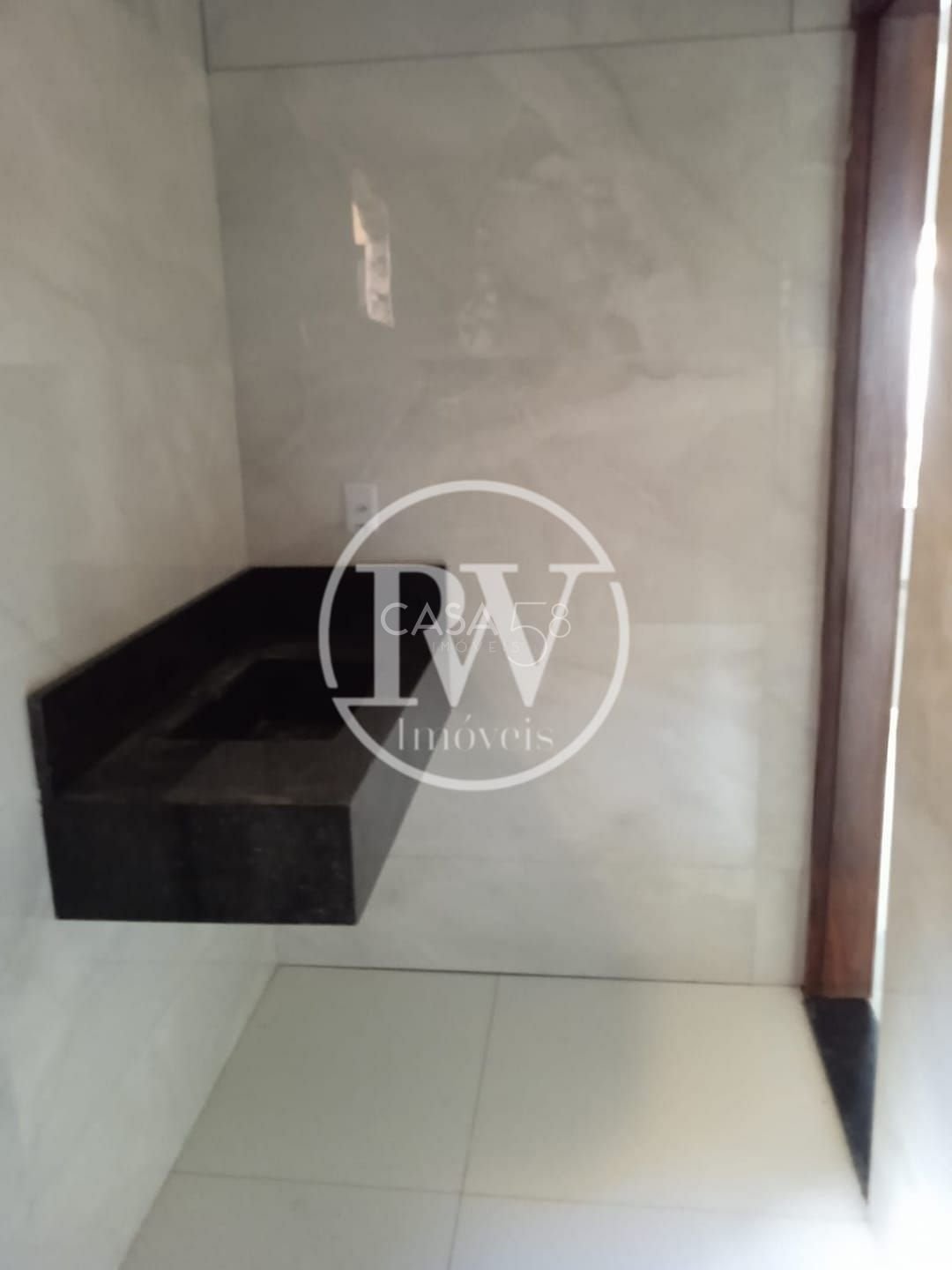 Casa Ampla com Sala Comercial – 3 Quartos + Espaço para Negócio – 170m²