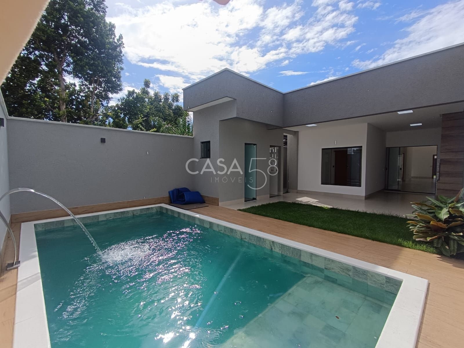 Casa Térrea Moderna com 3 Suítes, Piscina e Gourmet – 160m² Construídos