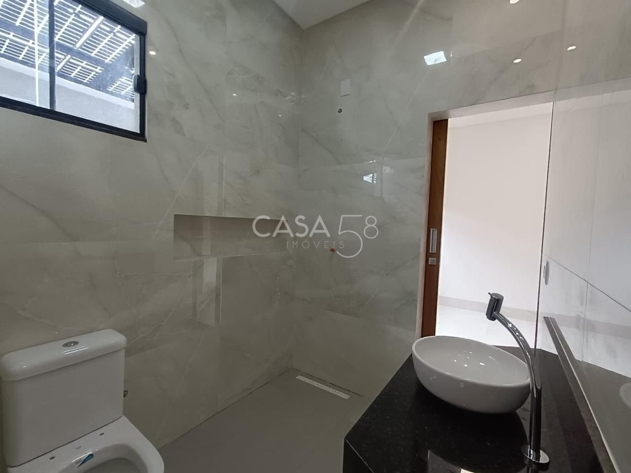 Casa Térrea Moderna com 3 Suítes, Piscina e Gourmet – 160m² Construídos