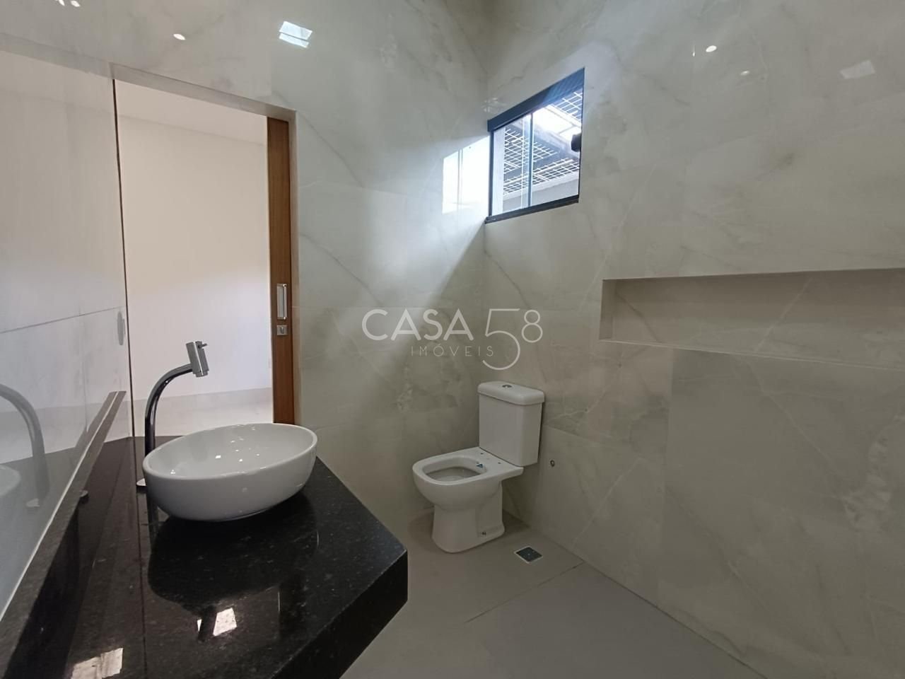 Casa Térrea Moderna com 3 Suítes, Piscina e Gourmet – 160m² Construídos