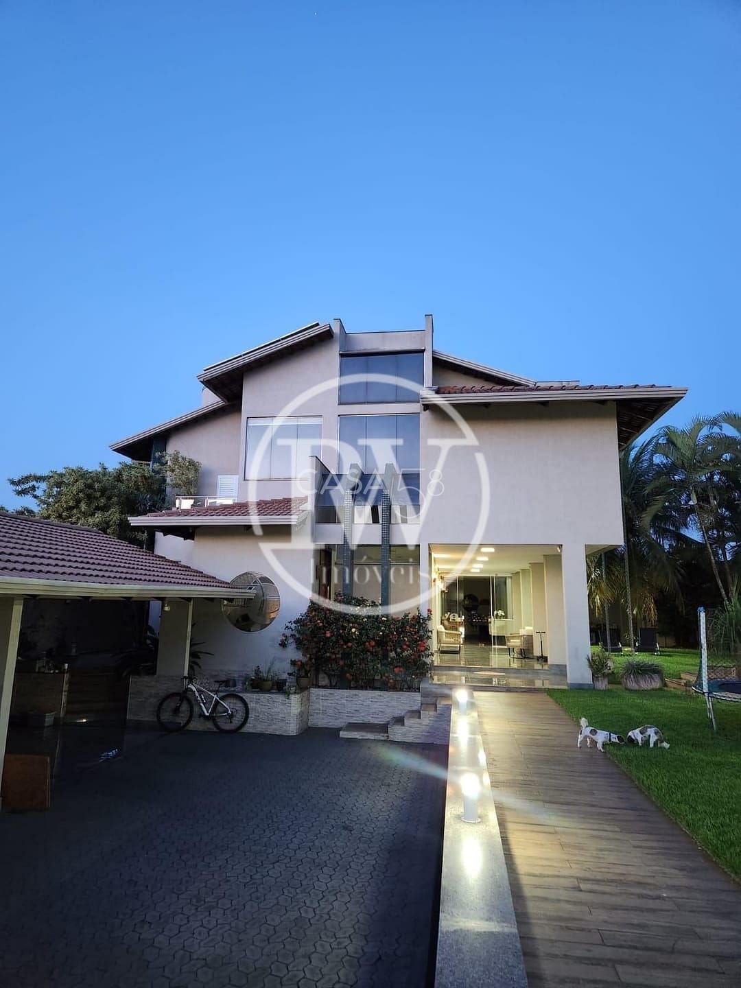 Sobrado à Venda no Setor Sul – 6 Suítes – 550m² – Luxo e Conforto em Goiânia