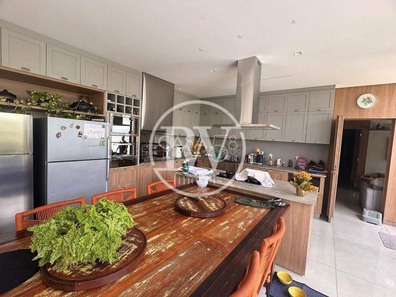 Casa Térrea de Alto Padrão à Venda no Jardim América, 5 Suítes 505m² de Terreno