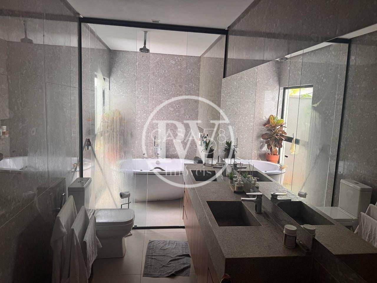 Casa Térrea de Alto Padrão à Venda no Jardim América, 5 Suítes 505m² de Terreno