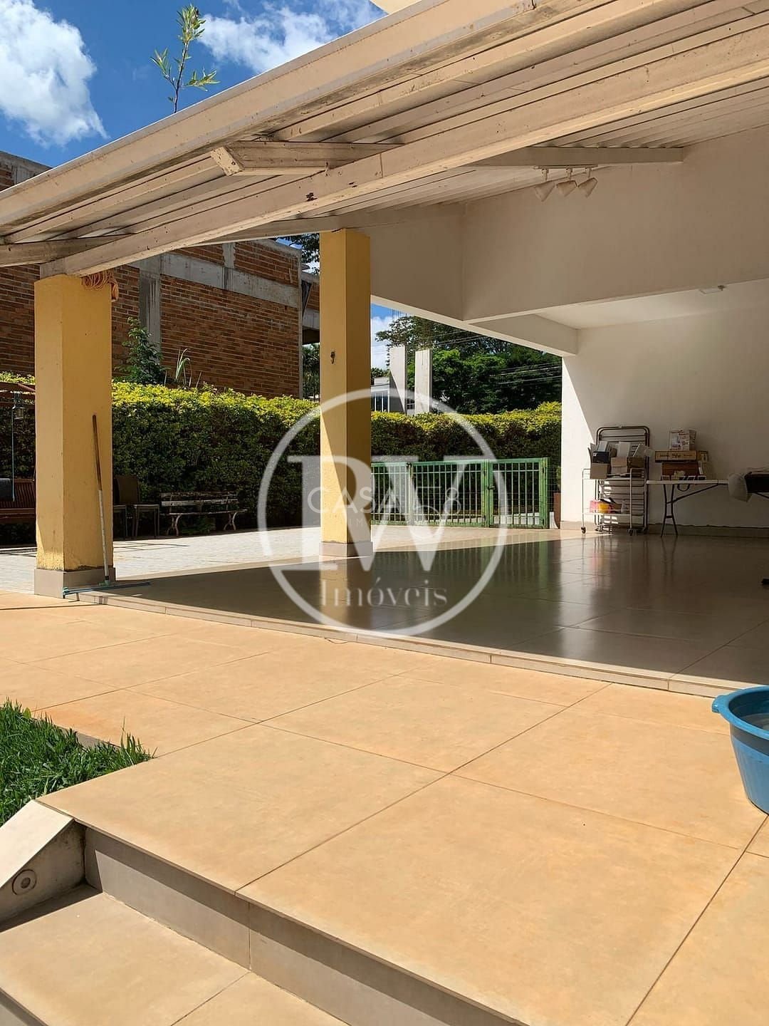 Terreno de 1.250 m² | 324 m² Construídos | 5 Suítes + Escritório