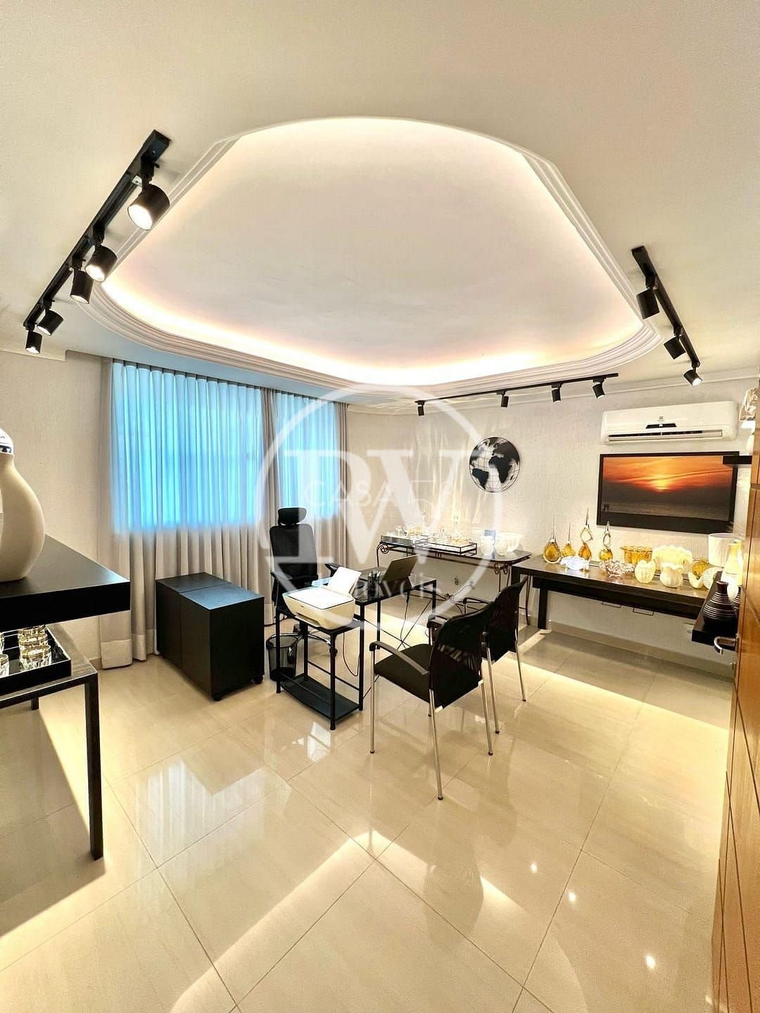 Casa à Venda no Jardim Planalto em Goiânia – 3 Quartos, Piscinas, Energia Solar