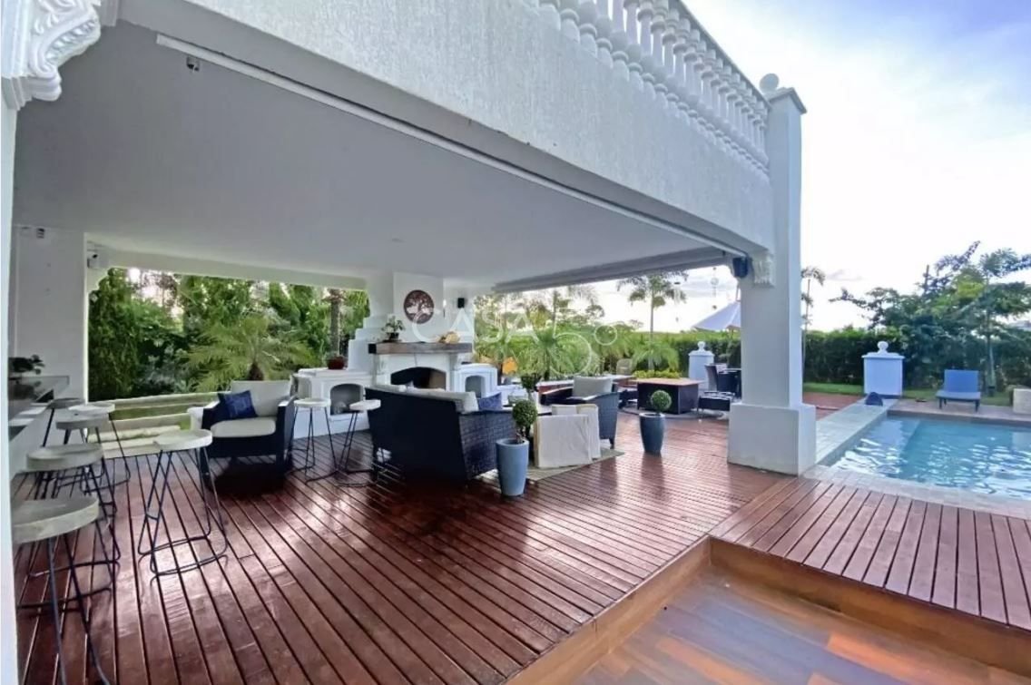 Sobrado Mansão de Luxo em condominio fechado, sendo 07 quarttos e 7  Suítes, em