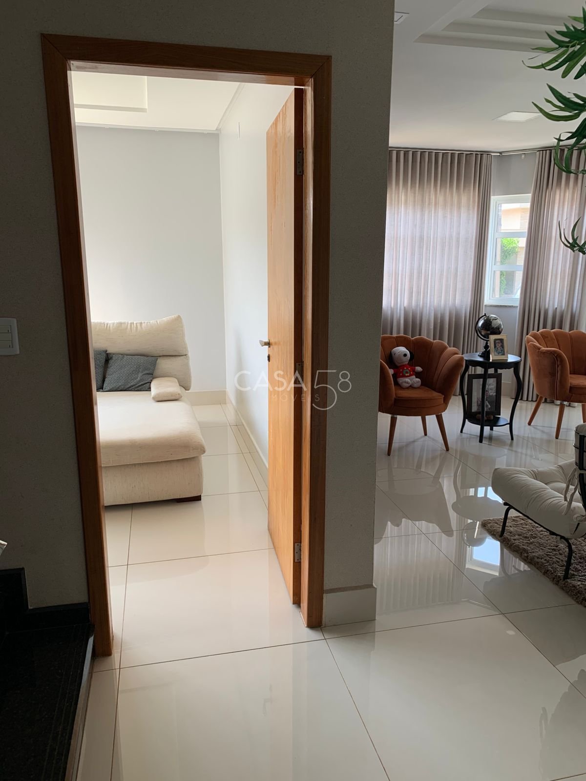 Sobrado de Esquina à Venda no Jardins Madri |3 suites| Piscina | – Goiânia/GO