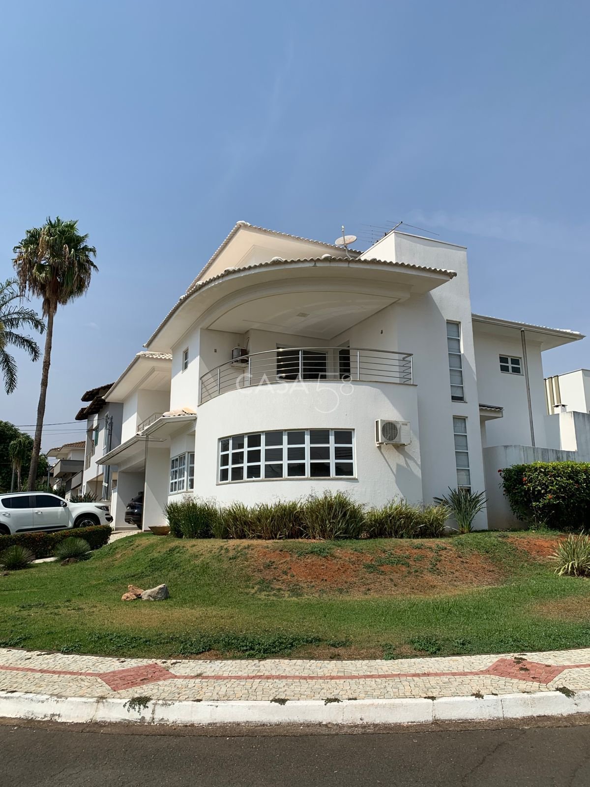 Sobrado de Esquina à Venda no Jardins Madri |3 suites| Piscina | – Goiânia/GO