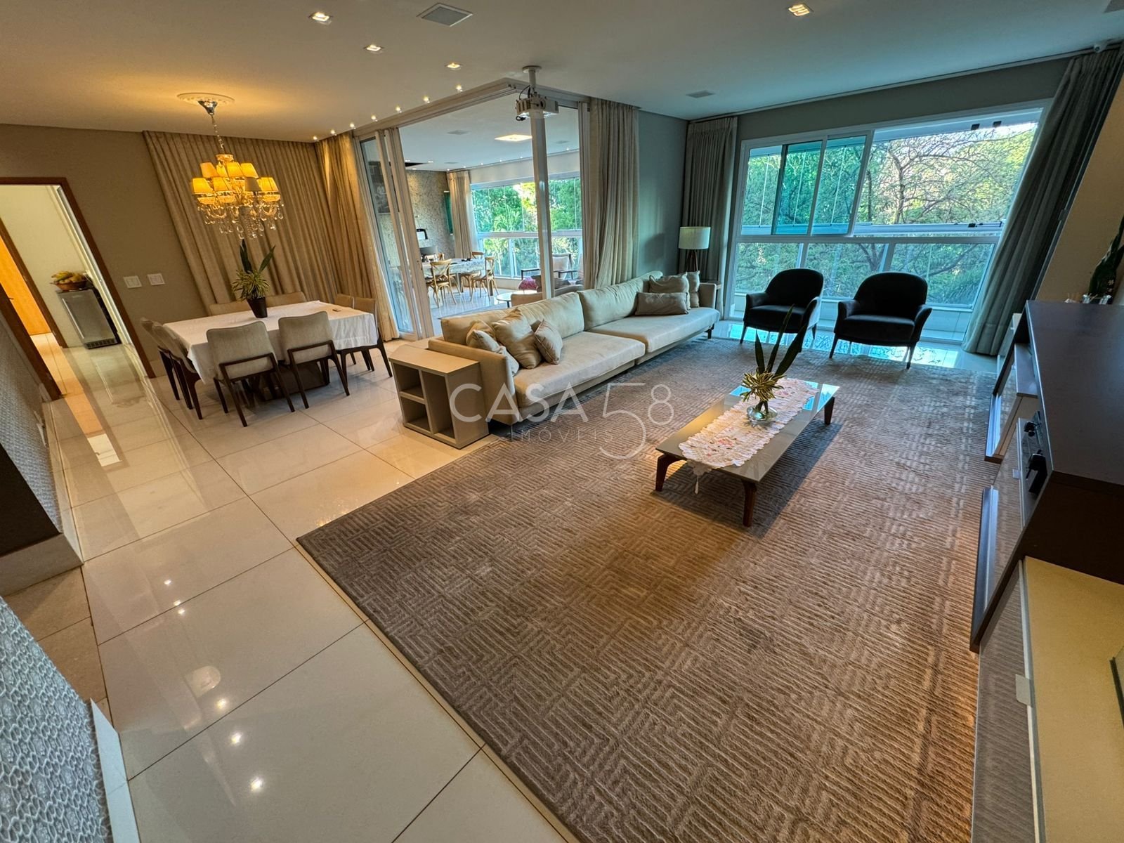 Apartamento Térreo de Alto Padrão à Venda com 4 Suítes, 4 Vagas e 286 m²