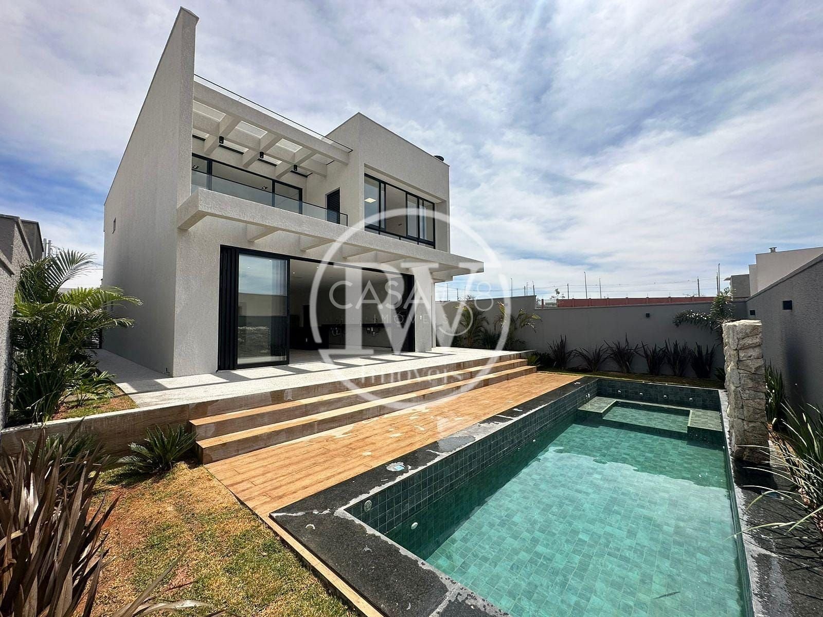 Sobrado no Jardins Nápoles – 4 Suítes – 263m² – Piscina Aquecida