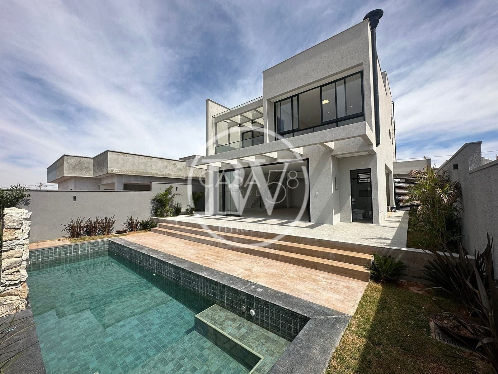 Sobrado no Jardins Nápoles – 4 Suítes – 263m² – Piscina Aquecida