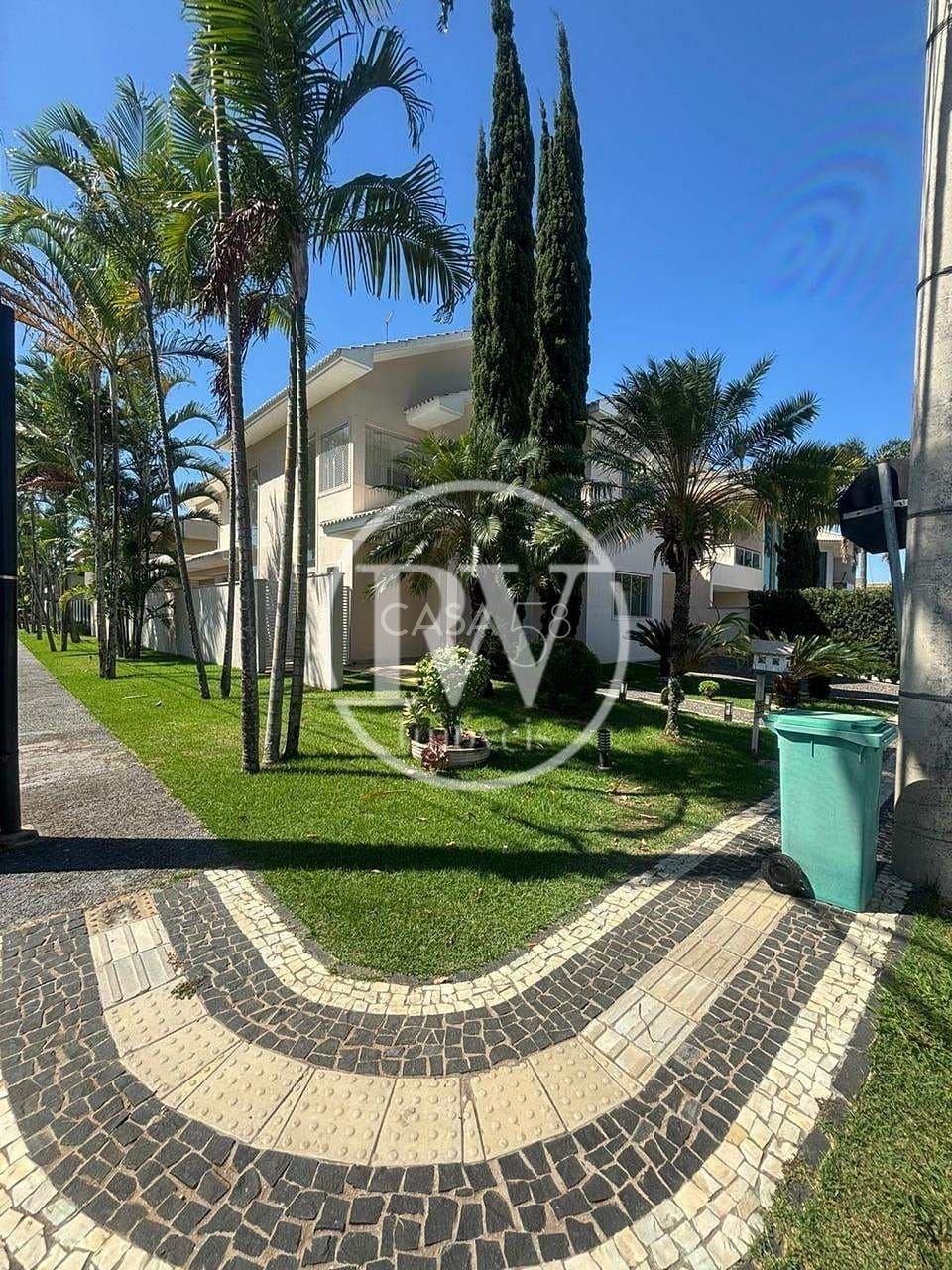 Sobrado à venda, 4 quartos sendo 4 suites, Jardins Milão, Goiânia, GO