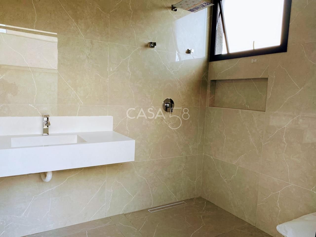 Casa Térrea Mobiliada e Decorada em Goiânia – Piscina Aquecida - 3 Suítes