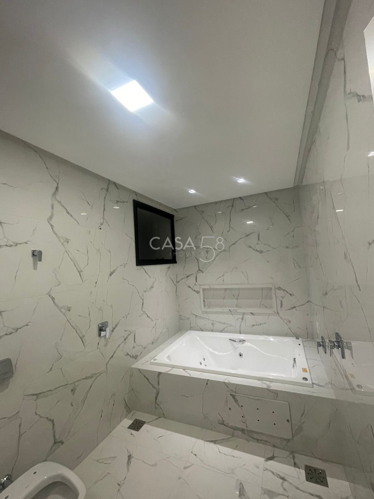 Sobrado de Luxo com 4 Suítes, Office e Lazer Completo - 325m²