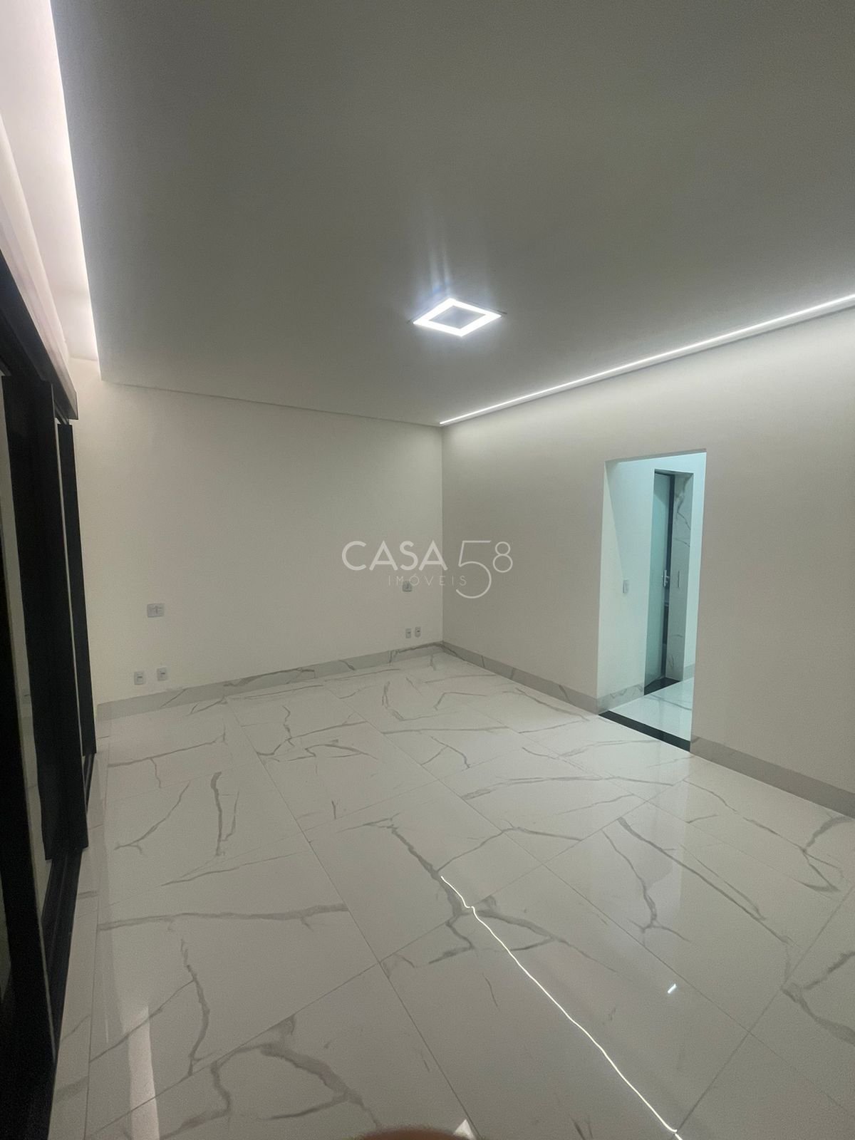 Sobrado de Luxo com 4 Suítes, Office e Lazer Completo - 325m²