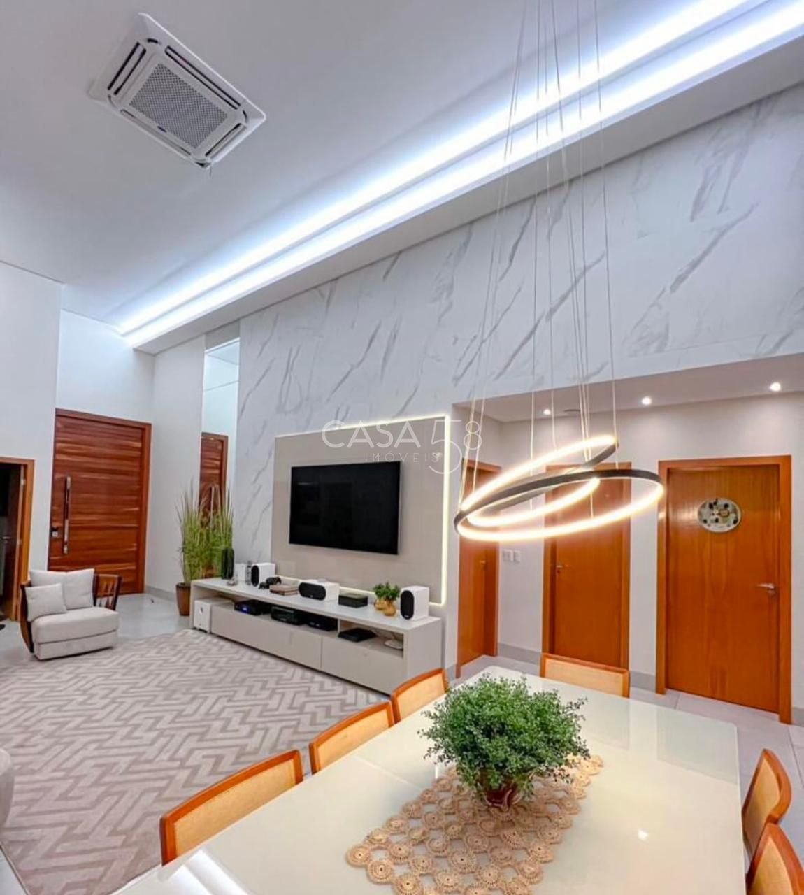 Casa Térrea à Venda no Jardins Nápoles – 3 Quartos, Piscina e Semi-Mobiliada