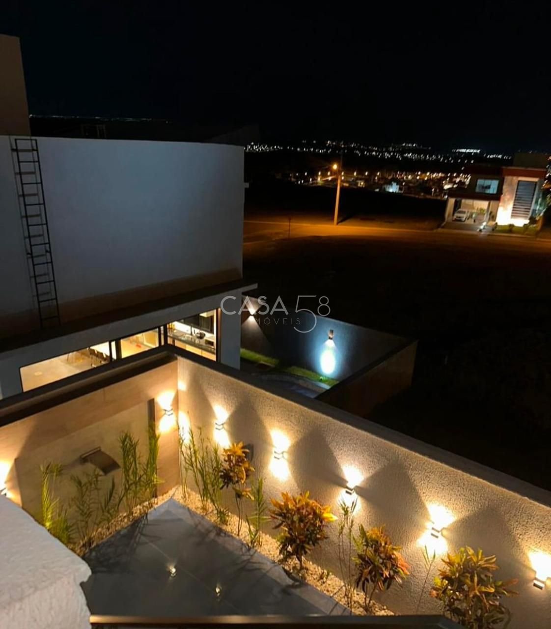 Casa Térrea à Venda no Jardins Nápoles – 3 Quartos, Piscina e Semi-Mobiliada