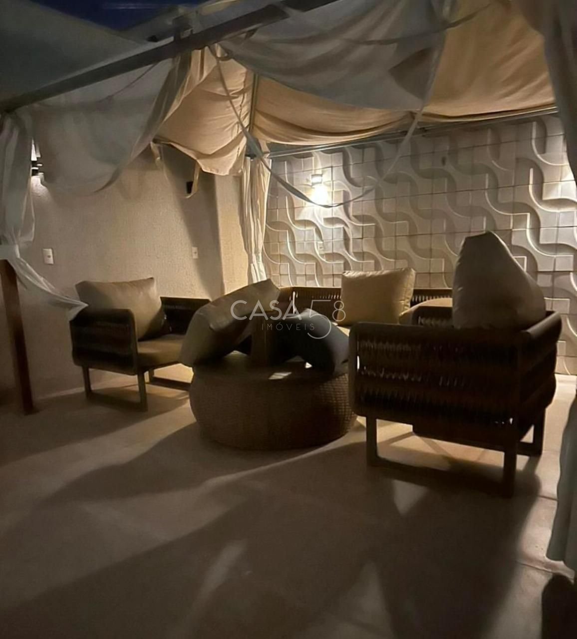 Casa Térrea à Venda no Jardins Nápoles – 3 Quartos, Piscina e Semi-Mobiliada