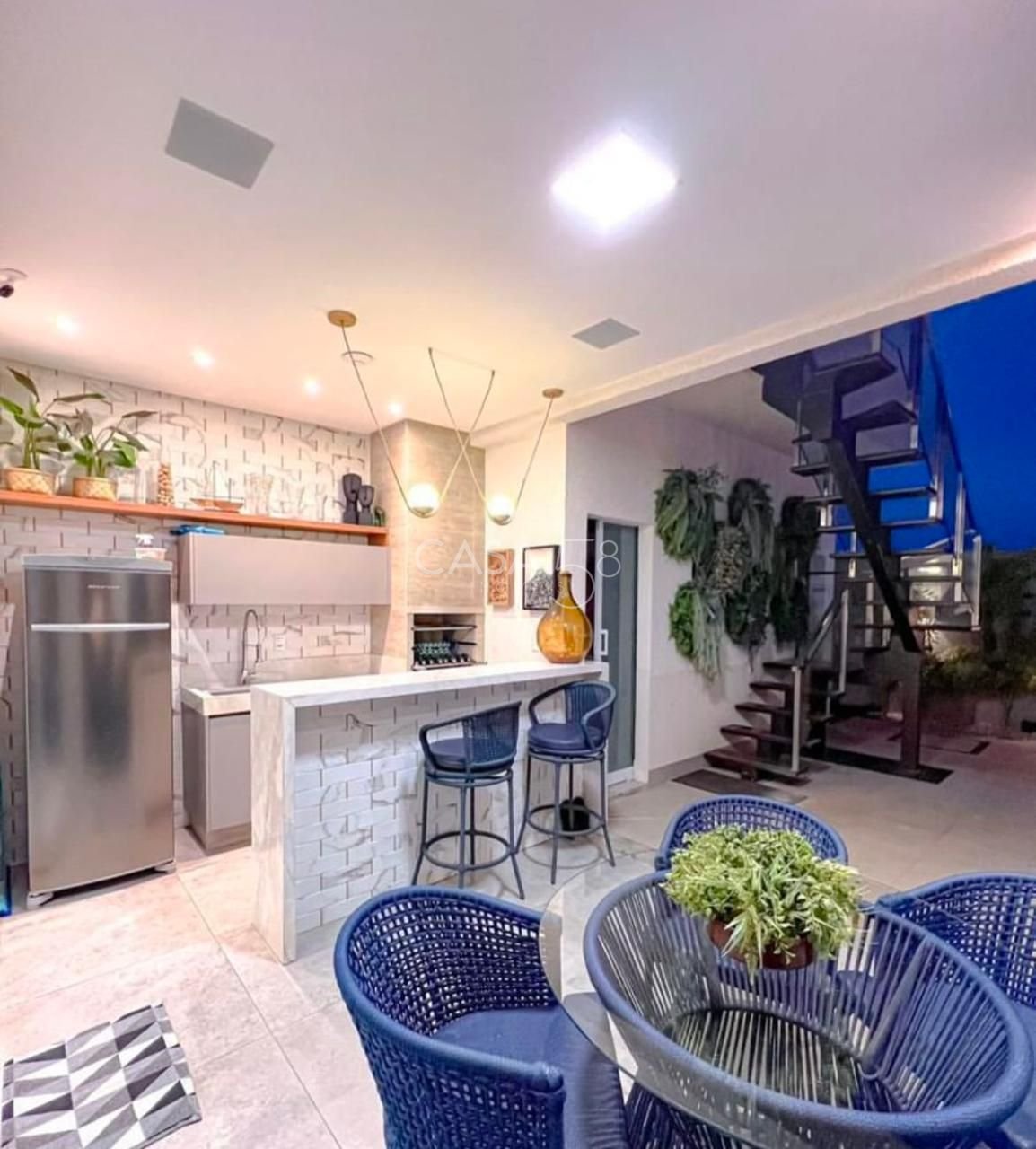 Casa Térrea à Venda no Jardins Nápoles – 3 Quartos, Piscina e Semi-Mobiliada